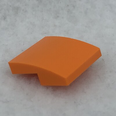 LEGO 15068 Orange Slope, Curved 2 x 2 x 2/3 (x1)