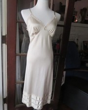 Vintage Full Slip DRESS Nylon silky Lace Ladies Lingerie 34 silvery light Beige