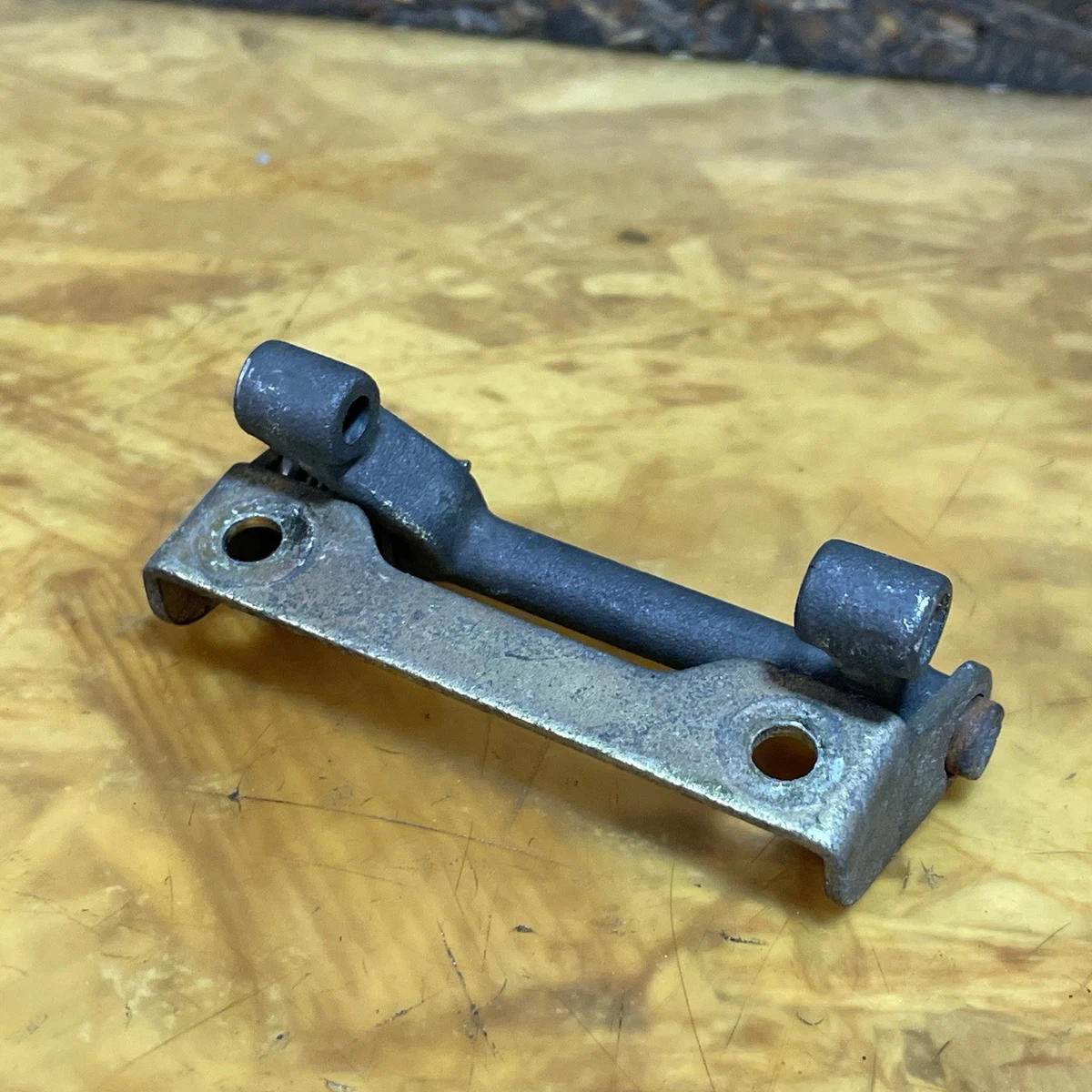 DUCATI 916 SEAT HINGE ASSEMBLY BRACKET 748 996 998