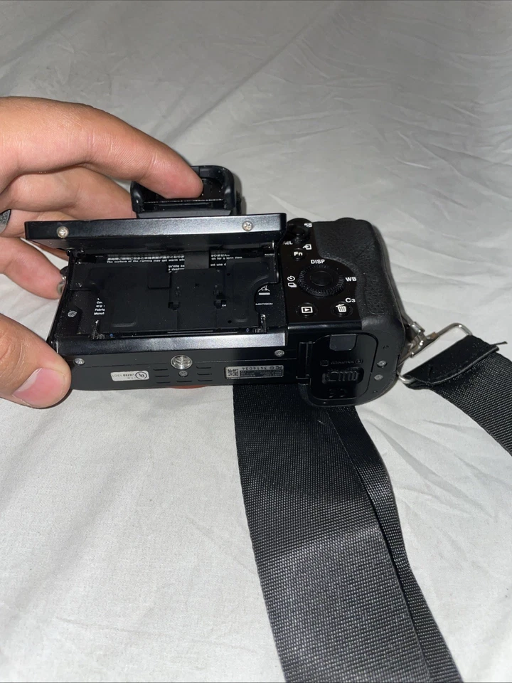 Sony Alpha A7 ILCE-7 Cargador Y Lente - Image 2 of 4