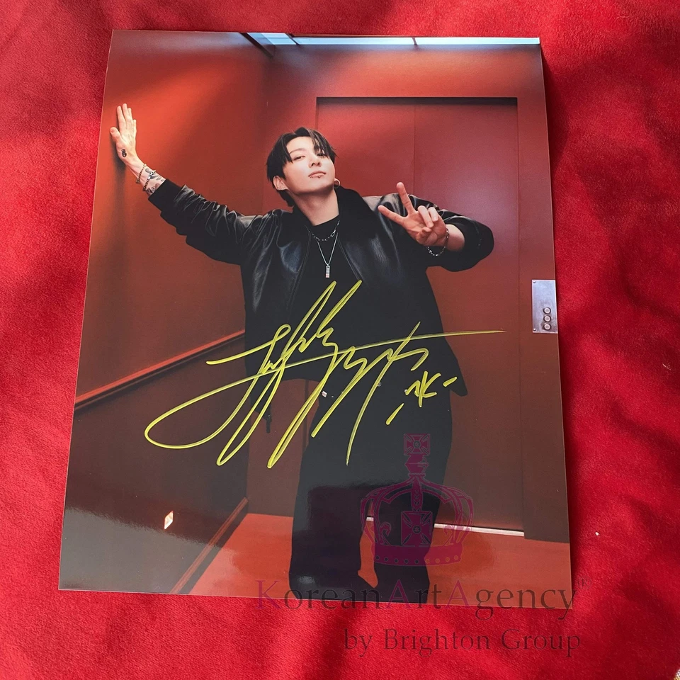 BADERSTREET UG JUNG KOOK (BTS) × CALVIN KLEIN Holiday 2025 Campaign 10″ Autograph – Limited Edi