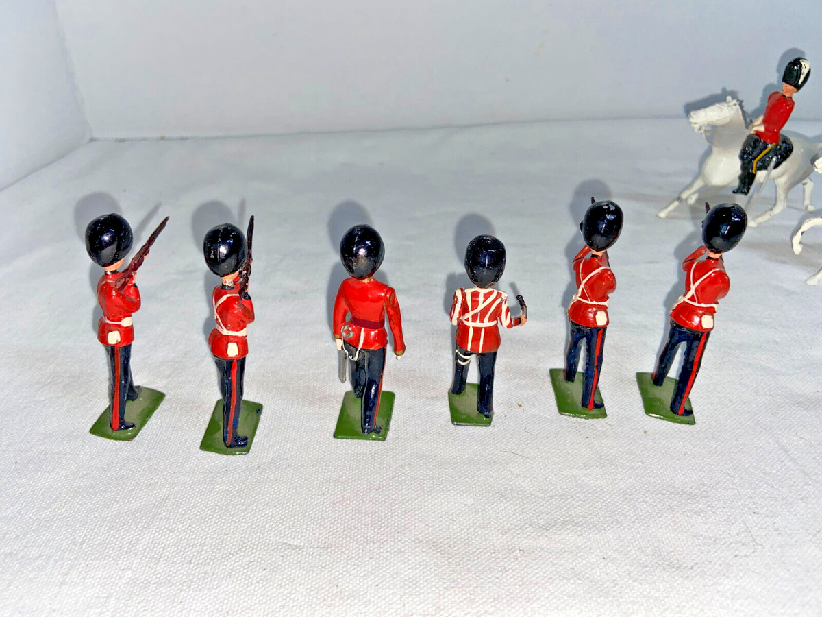 10) Vintage BRITAINS LTD Royal Guards Toy Soldiers On Horseback