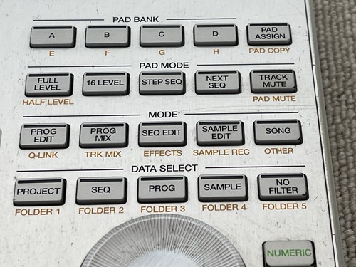 AKAI Professional MPC Studio Silver Compact Midi Controller for Music Production - Bild 13 von 21