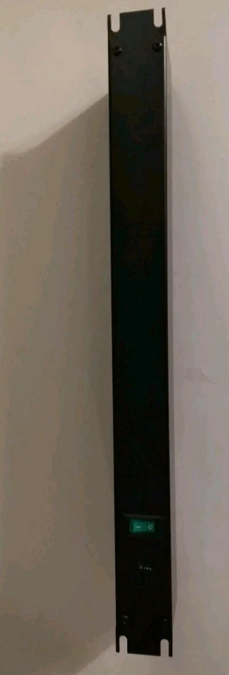 19 In Rack Mount Basic PDU, 10A, Single Phase 120-240V, Front & Rear Facing C13s - Image 3 of 4