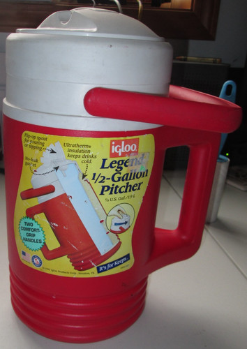 IGLOO Legend 1/2 Gallon Pitcher Water Cooler Red Handle Flip Spout VTG 1997