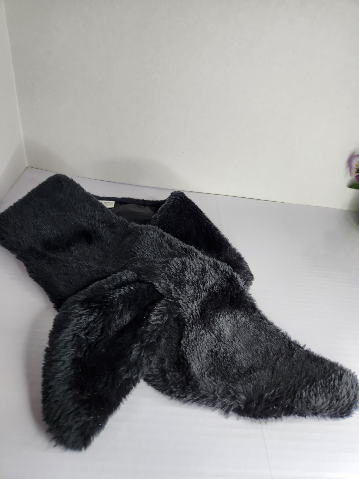 Black vintage faux fur collar scarf with acrylic lining, 36 inches.