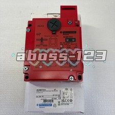 Schneider/Telemecanique XCSE7313 safety door latch 1pcs New In Box