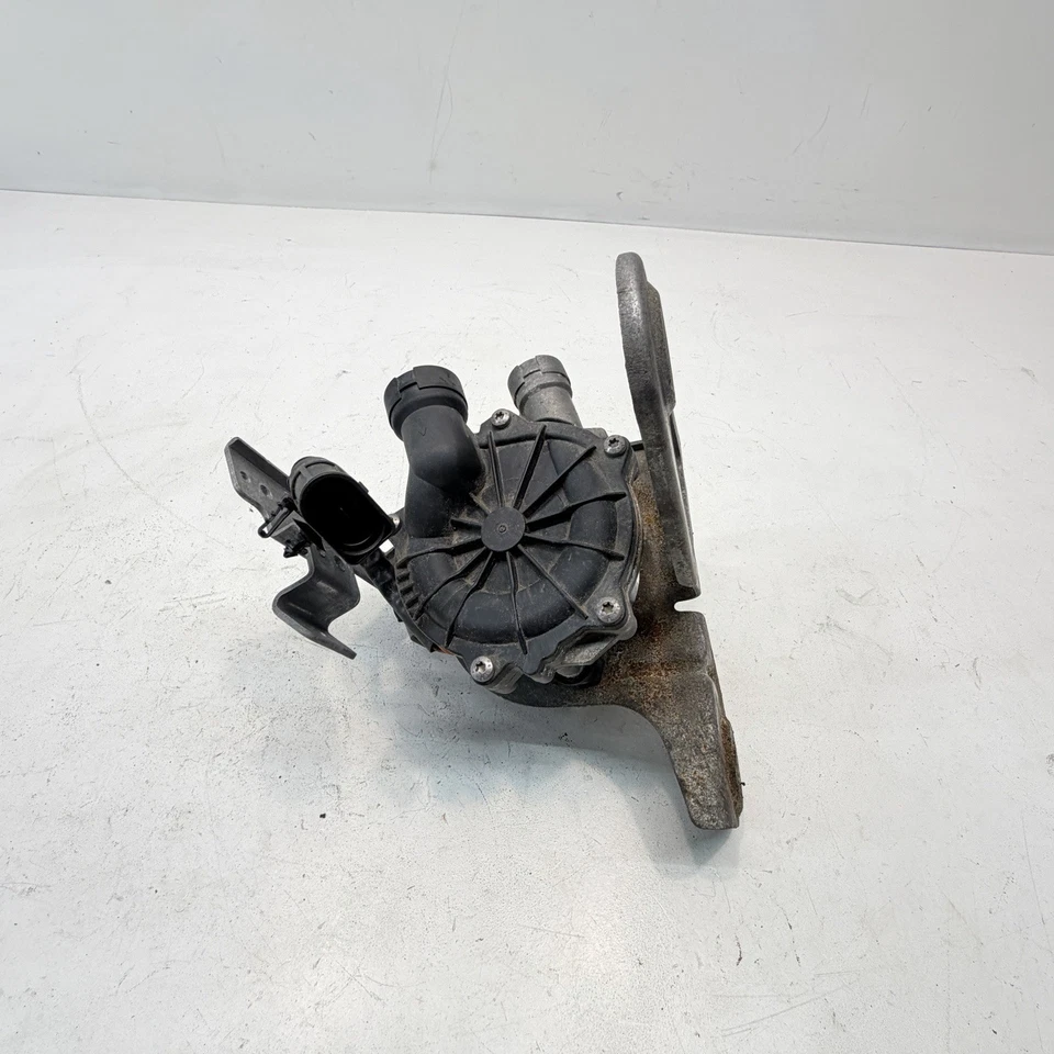 Bomba de inyección de aire secundaria Volkswagen VW TIGUAN 2018-2024 2,0 L 04E959231 OEM Foto 3 de 4