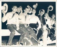 1941 Photo Press People Beautiful Women Girl Child Hats Off Sitting Top Fence