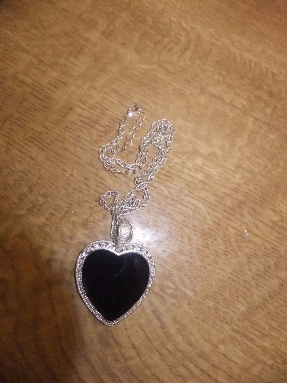 CHROME HEARTS CIONDOLO CUORE TONO ARGENTO E SMALTO SU CATENA METALLICA ARGENTOTONE