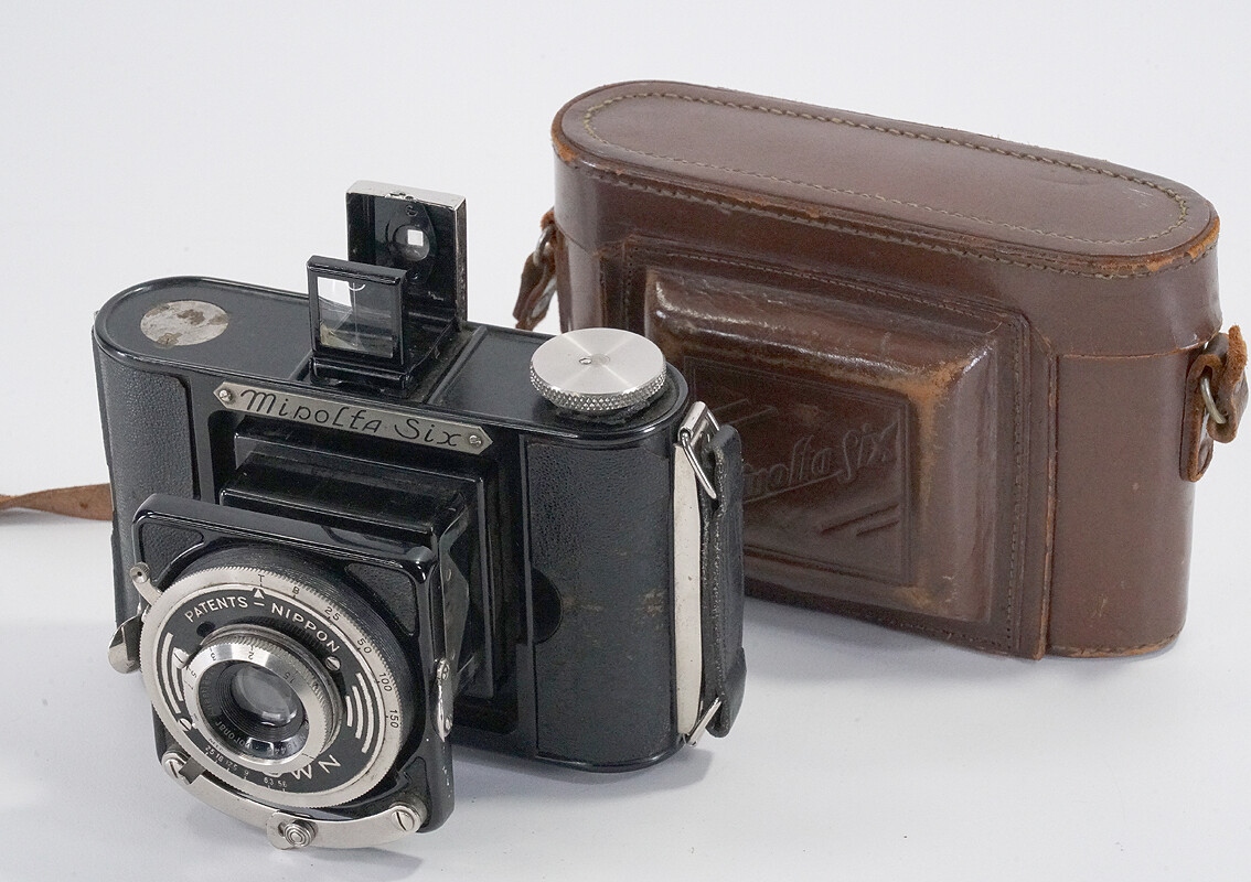 カメラ型貯金箱 MinoltaXD 実物大 ノベルティ MOLTA MINOLTA SIX, WITH CASE (STRAP TORN/LENS CLOUDY)/222785