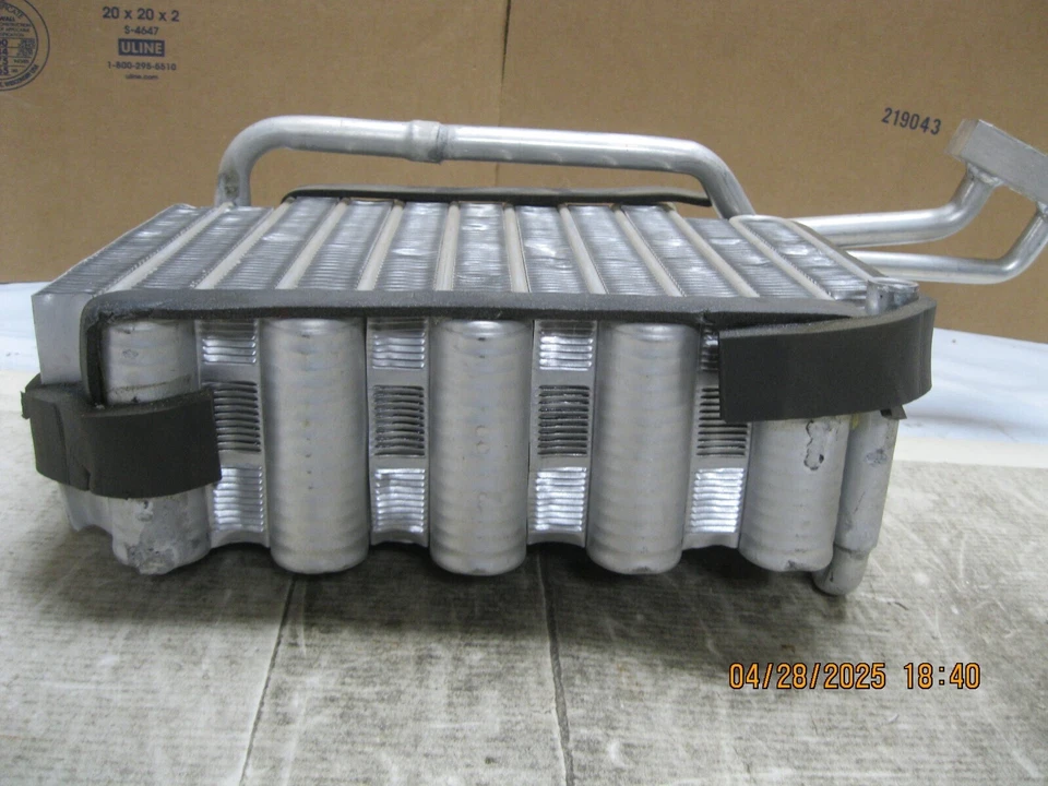 Factory Air 54611 EVAPORATOR COIL (evap coil only, no seals or hardware, dents) Foto 2 de 4