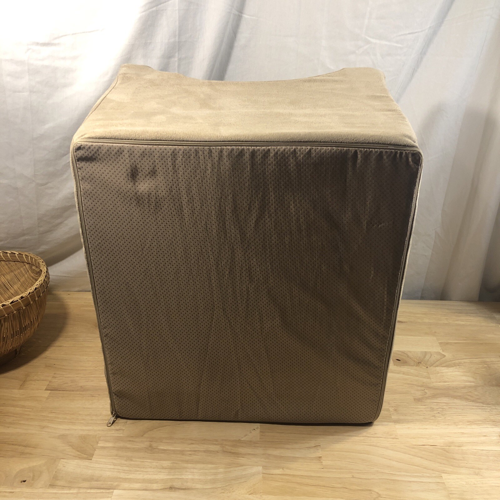 Precious Tails High Density Foam Pet Car Booster Seat with Harness Size