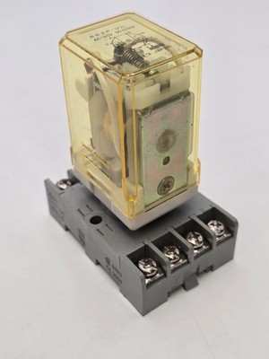 Idec RR2P-UL Relay w Socket Base 10A 240V 8-Pin 120V Coil DPDT SR2P-06