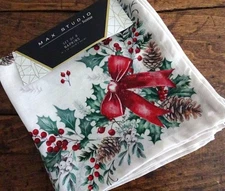 MAX STUDIO Red Green Ivory CHRISTMAS HOLLY Berry PINECONE SWAG NAPKINS 8PC