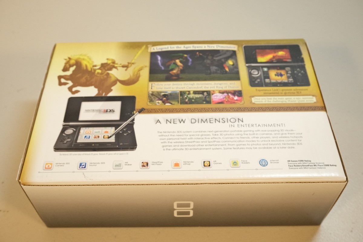 Nintendo 3DS CTRSKZO1 The Legend Of Zelda 25th Anniversary Limited