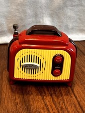 Mini Retro-Style AM/FM Auto-Scan Radio   Red  Yellow Vintage Look  Untested
