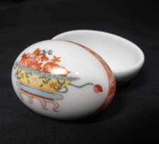 Vintage Bernardaud Limoges Porzellan eif&ouml;rmige Pillen- oder Schmuckdose. Verpackt.