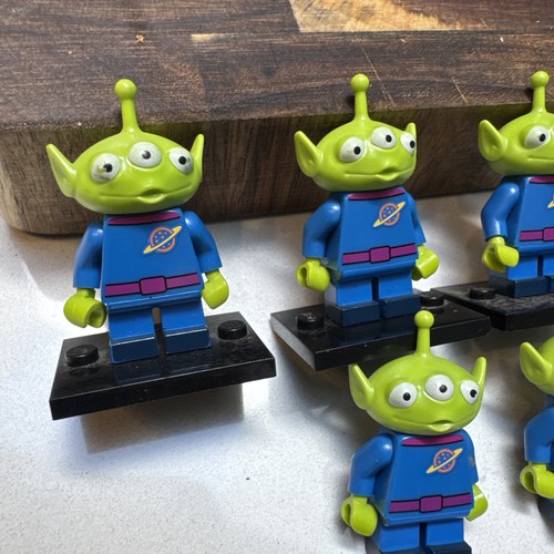 LEGO Toy Story Aliens Minifigure Green Head Blue Lot Of 6 Genuine - Picture 2 of 4