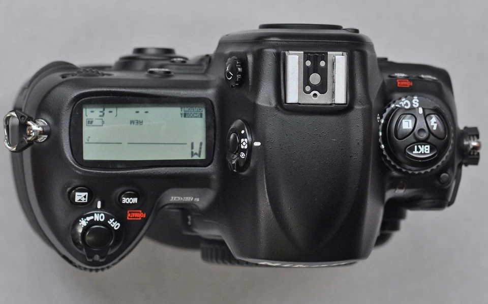 Nikon D3S 12.1 MP Digital SLR Camera - Shutter count 10,114,duty-free in the USA - Image 4 of 4