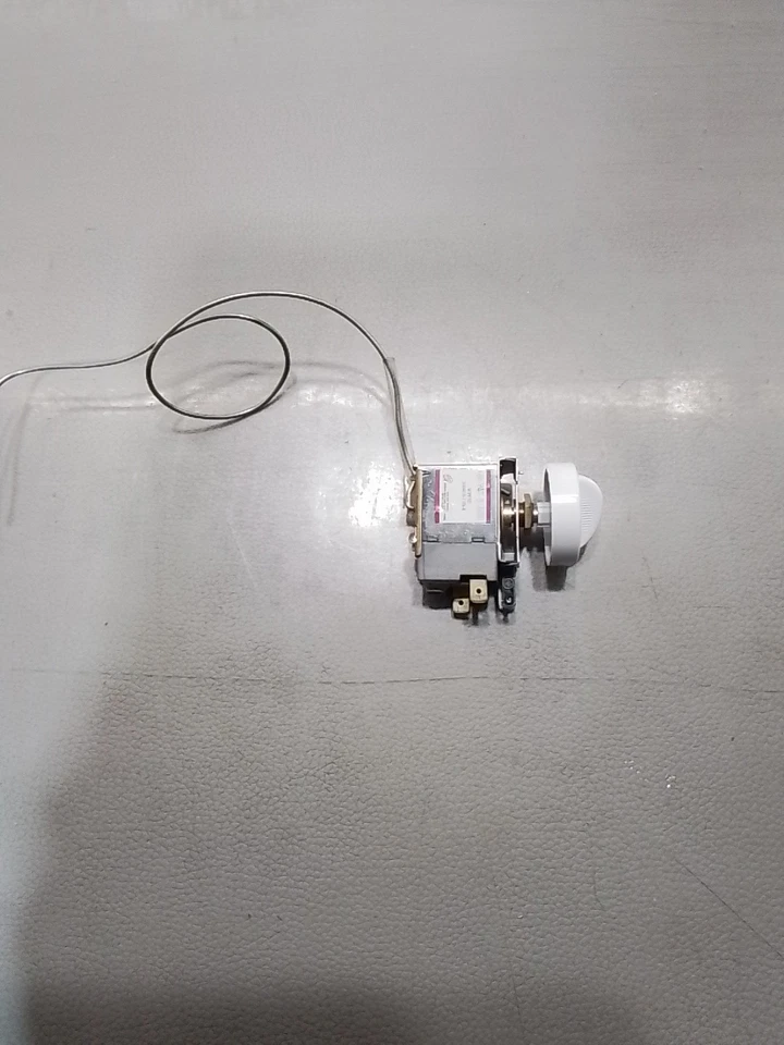 Magic Chef Fridge Thermostat Assembly PN:  502407000304 - Image 2 of 4