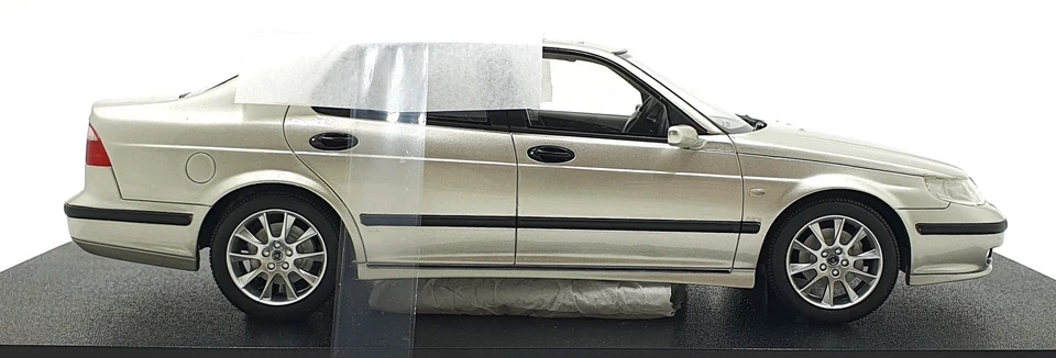 Cult 1/18 Scale Resin CML198-1 - 1997-2005 SAAB 9-5 Turbo Aero - Met. Silver - Image 3 of 4