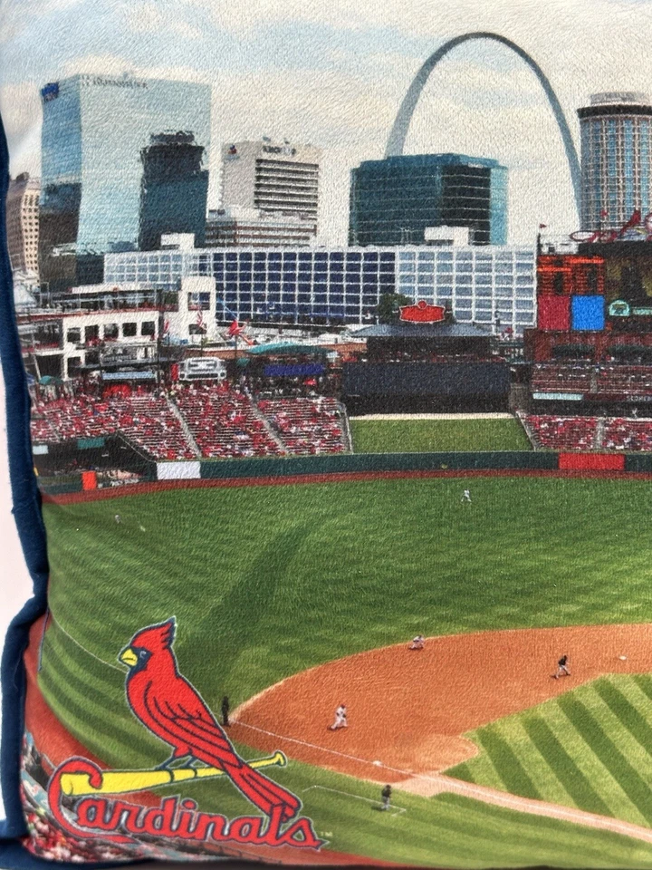 "Almohada de estadio Forever Collectibles St Louis Cardinals (día de apertura) 14""" Foto 2 de 4