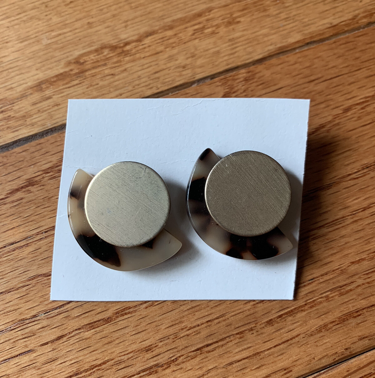 Tortoise Shell Stud Earrings - image 4