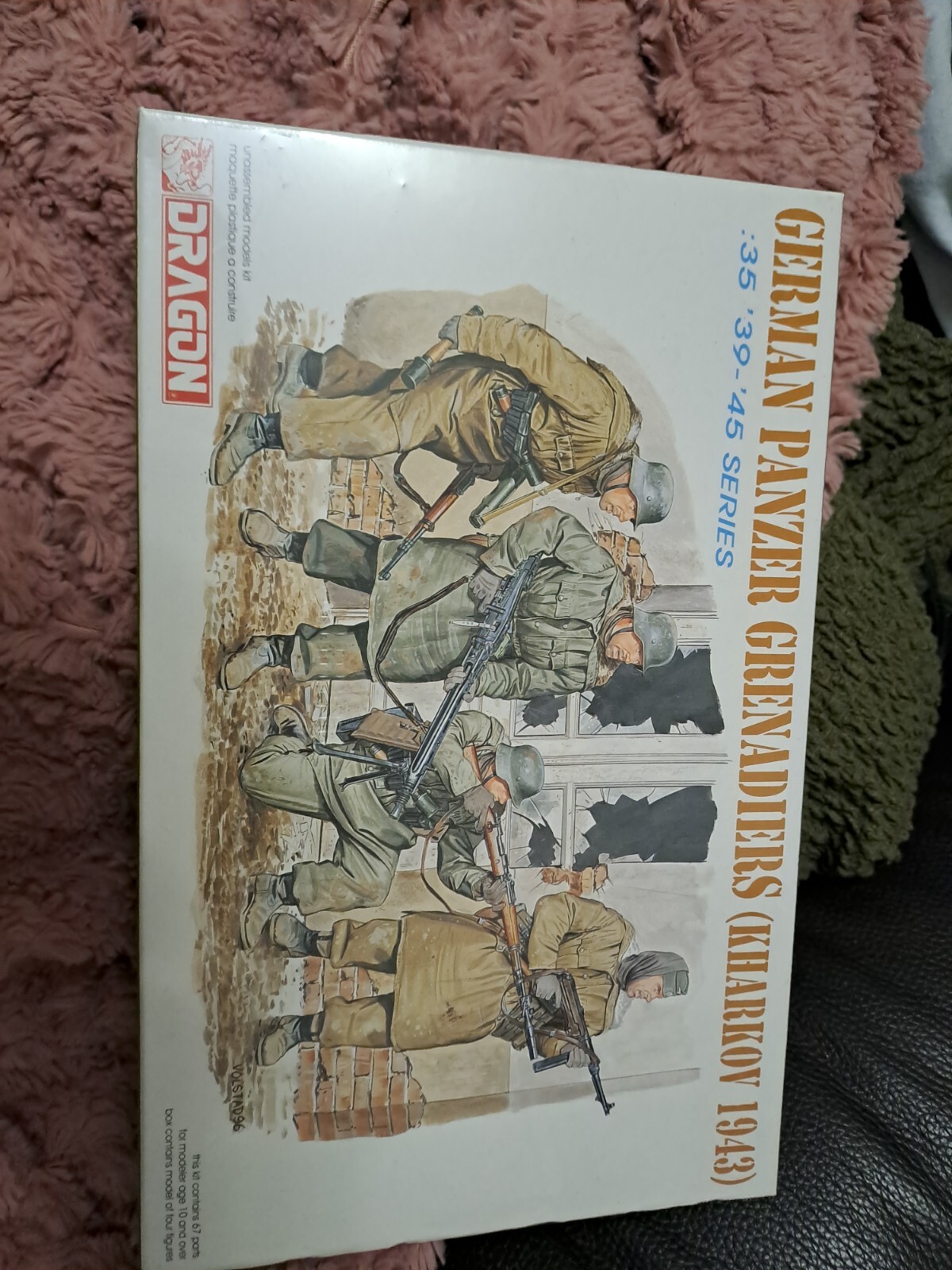 Dragon 1/35 39-45 Series German panzer Grenadiers (kharkov 1943) Model Kit 6059