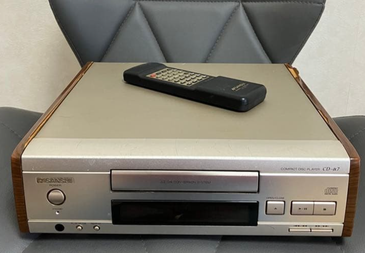 SANSUI CDプレーヤー　CD-α307 SANSUI CD-α307 〓 意外にカッコいい！サンスイのフルサイズCD