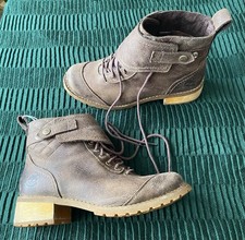 Ladies Timberland Hiking Boots, Size 6