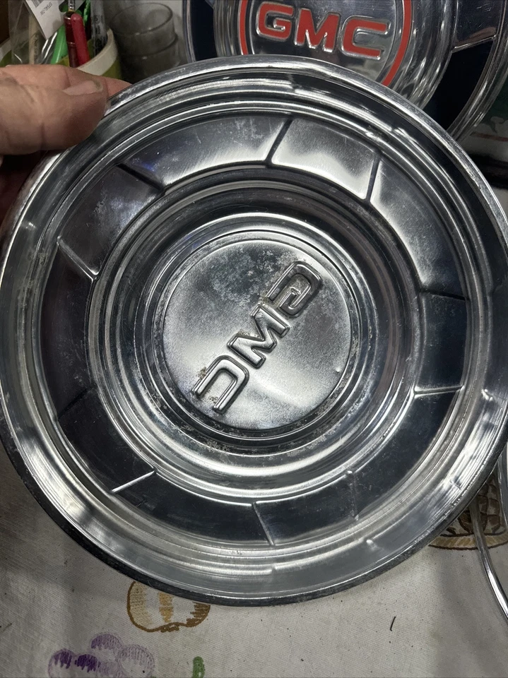 73-87 GMC Dog Dish 10 1/2β Hubcaps Set Of 4 C15 Truck Van 1/2 Ton 15β - Image 4 of 4