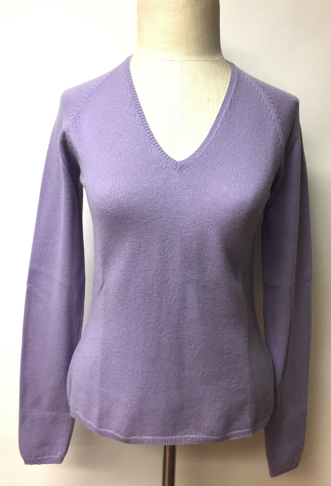 Light-Purple Cashmere V-Neck Sweater 