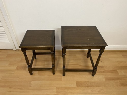 Vintage Set of 2 Wooden Rustic Nesting Tables Side Tables With Turned Legs - Picture 14 of 23