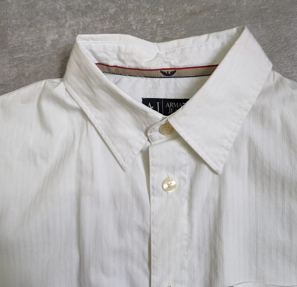 Camisa de vestir Armani Jeans para hombre blanca sobre blanca talla pequeña con botones Foto 2 de 4