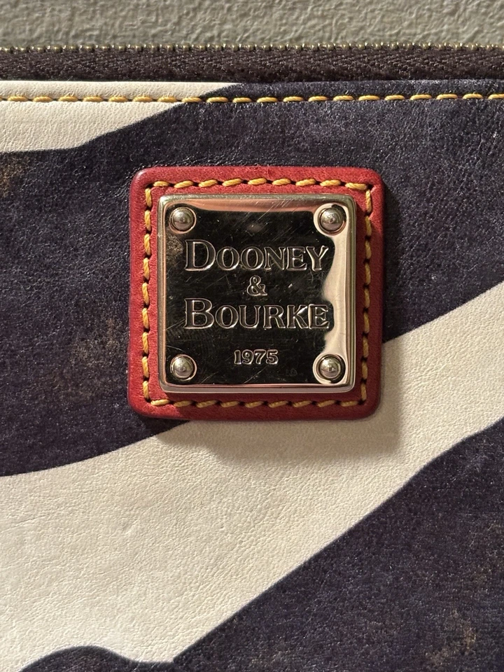 Cartera Dooney & Bourke 1975 vintage a rayas cebra tamaño completo - interior de cuero rojo Foto 2 de 4