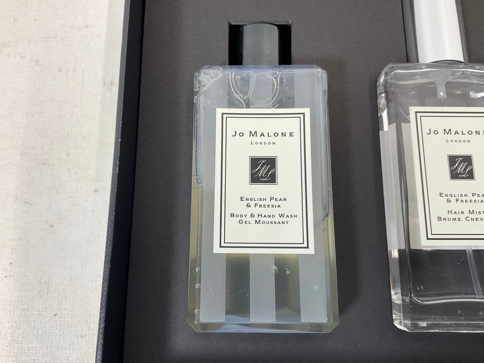 Jo Malone London English Pear & Freesia Bath & Body Gift Set Unused - Image 3 of 4