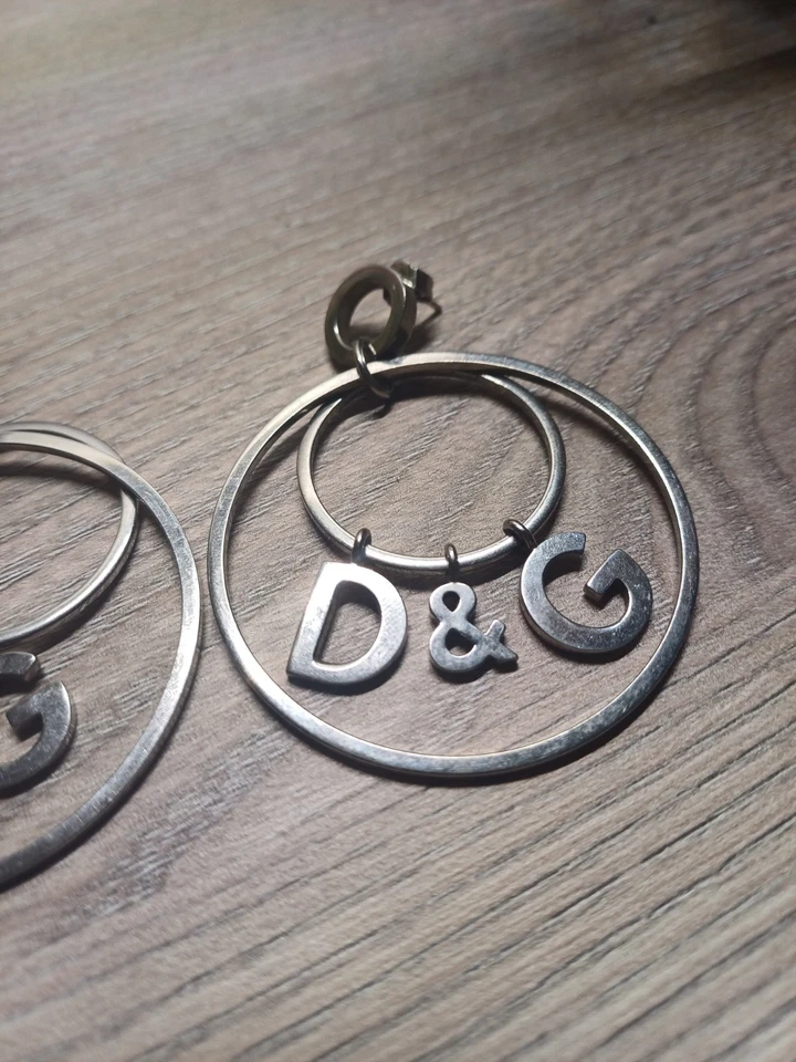 Orecchini D&G acciaio pendenti con cerchi usato buone condizioni - Immagine 3 di 3