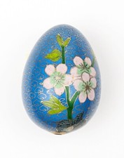 Cloisonn&eacute; Ei mit floralem Muster, Grundfarbe blau, Messing H&ouml;he 7 cm
