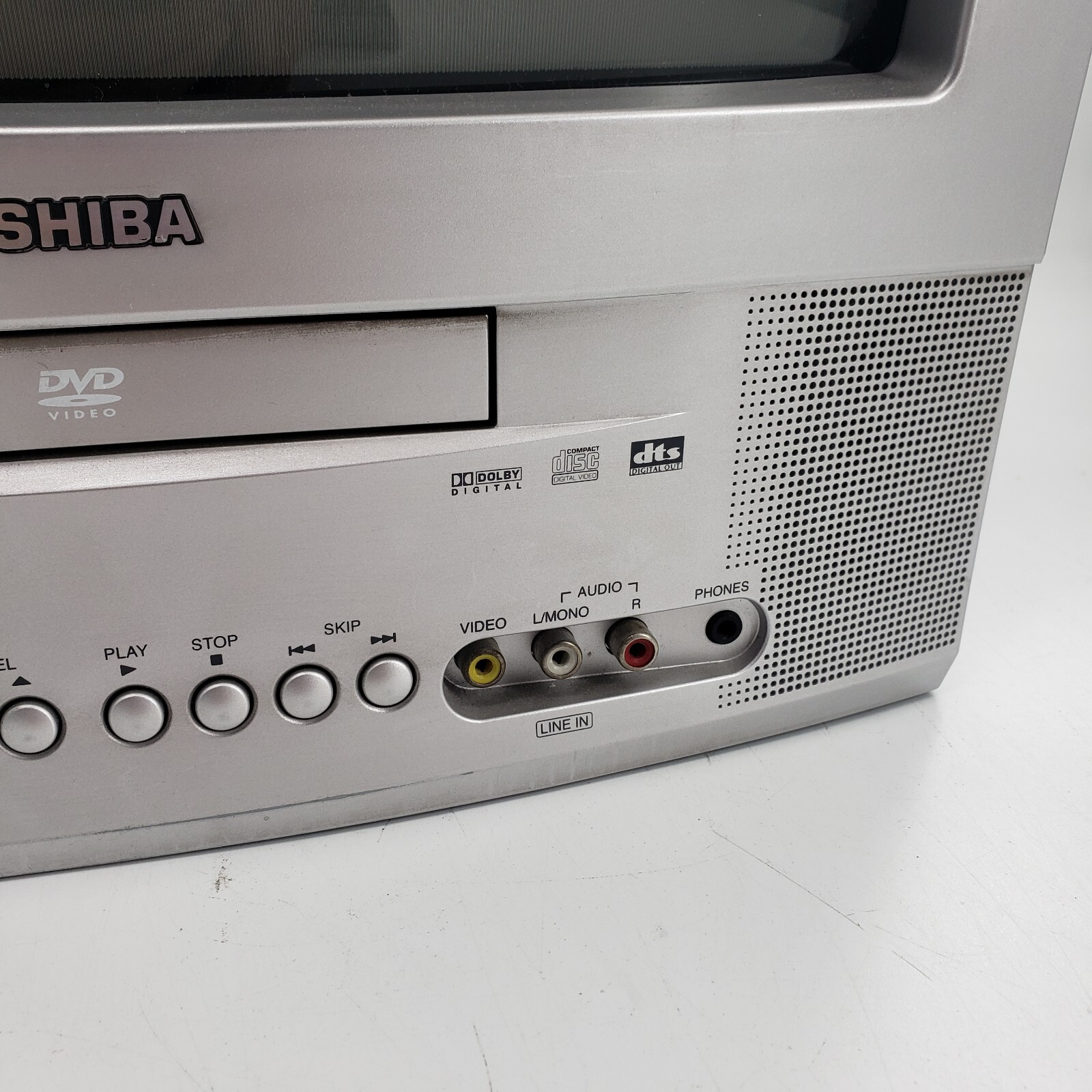 Toshiba MD13Q42 13" CRT TV DVD Combo Retro Gaming TV *DVD Player Not