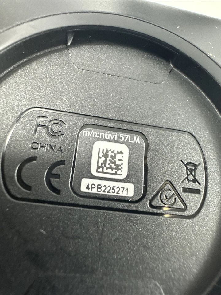 Garmin Nuvi 57LM 5" GPS Navigator Bundle   - Image 3 of 4