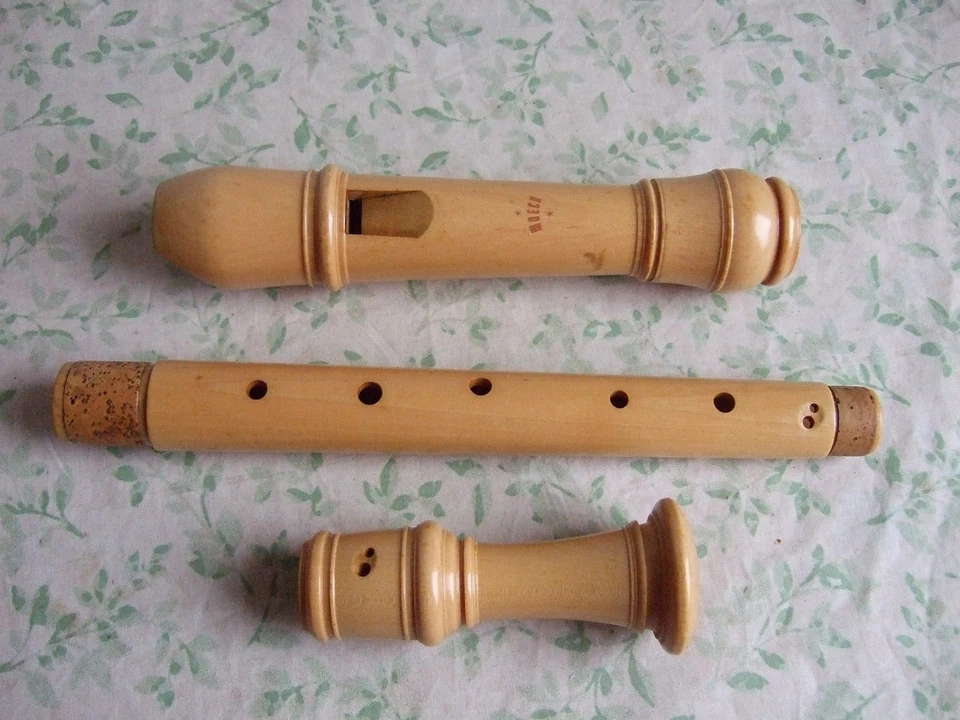 Wooden Moeck Rottenburgh 249 Tenor Recorder, Baroque, Near Mint, Arched Windway - Image 2 of 4