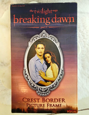 NECA The Twilight Saga Breaking Dawn Part 1 Crest Border Picture Frame