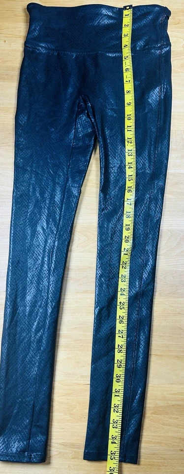 Leggings de couro sintético preto tamanho pequeno com estampa de pele de cobra SPANX nova sem etiquetas - Imagem 3 de 4