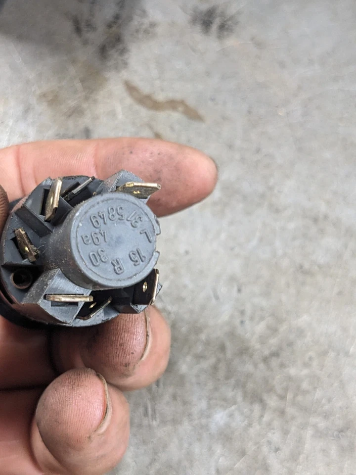 Genuine 74CH33B Hazard Flasher Switch Fits 1973-1989 Porsche 911 - Image 4 of 4