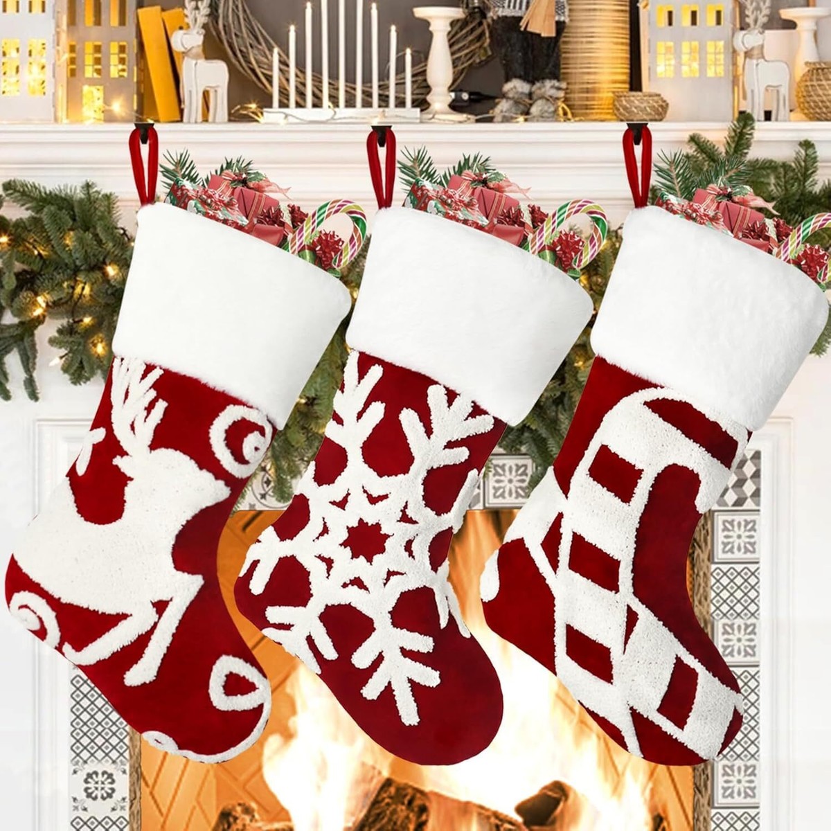 Lot De 4 Grandes Chaussettes De Noël à Suspendre - Décoration Cheminée Ou Sapin - Taille 40x13 Cm - Tissu Rouge à Motifs Festifs