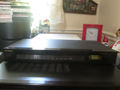 Mitsubishi DA-F161 AM/FM Stereo Quartz Synthesizer Tuner