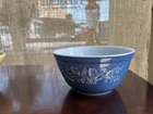 Vintage pyrex mixing bowl 402 Colonial Mist blue with white flowers 1.5qt