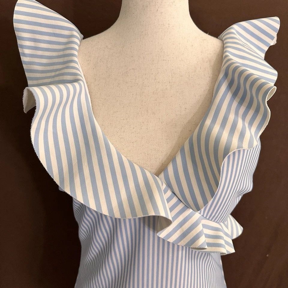 Traje de baño Ted Baker Henika de una pieza con volantes azules a rayas talla 12 Foto 4 de 4