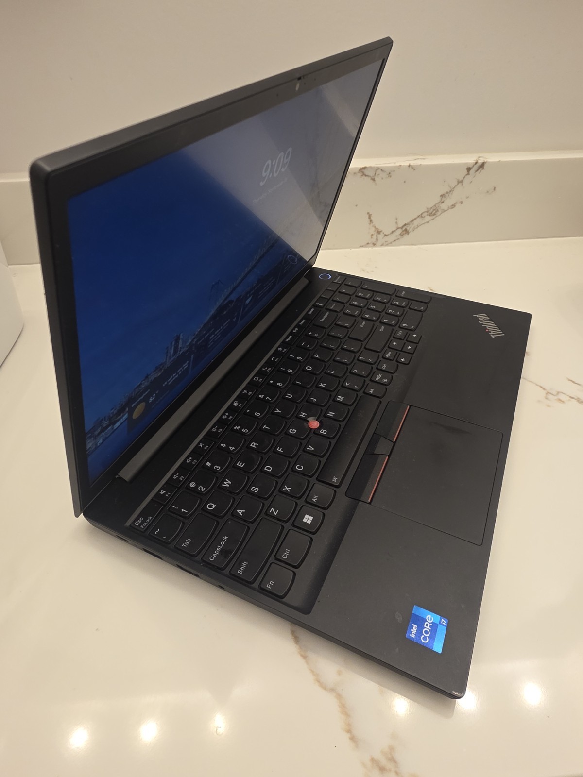 lenovo thinkpad e15, 15.6-Inch Laptop, with i7-1165G7, 512 GB NVMe (Non-Volatile Memory Express), Windows 11 Pro